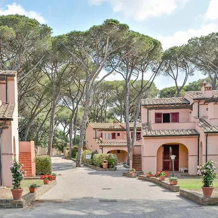 Beautiful apartment in Puntone w/ Outdoor swimming pool&1 Bedrooms Appartement