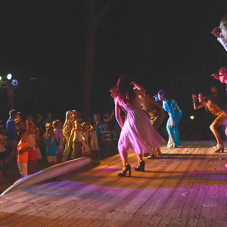 Beautiful apartment in Puntone w/ Outdoor swimming pool&1 Bedrooms Appartement