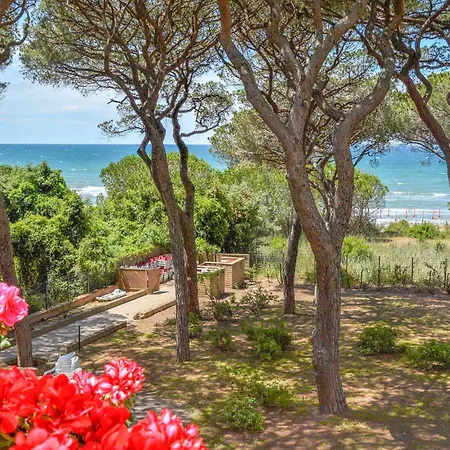 Beautiful apartment in Puntone w/ Outdoor swimming pool&1 Bedrooms Appartement